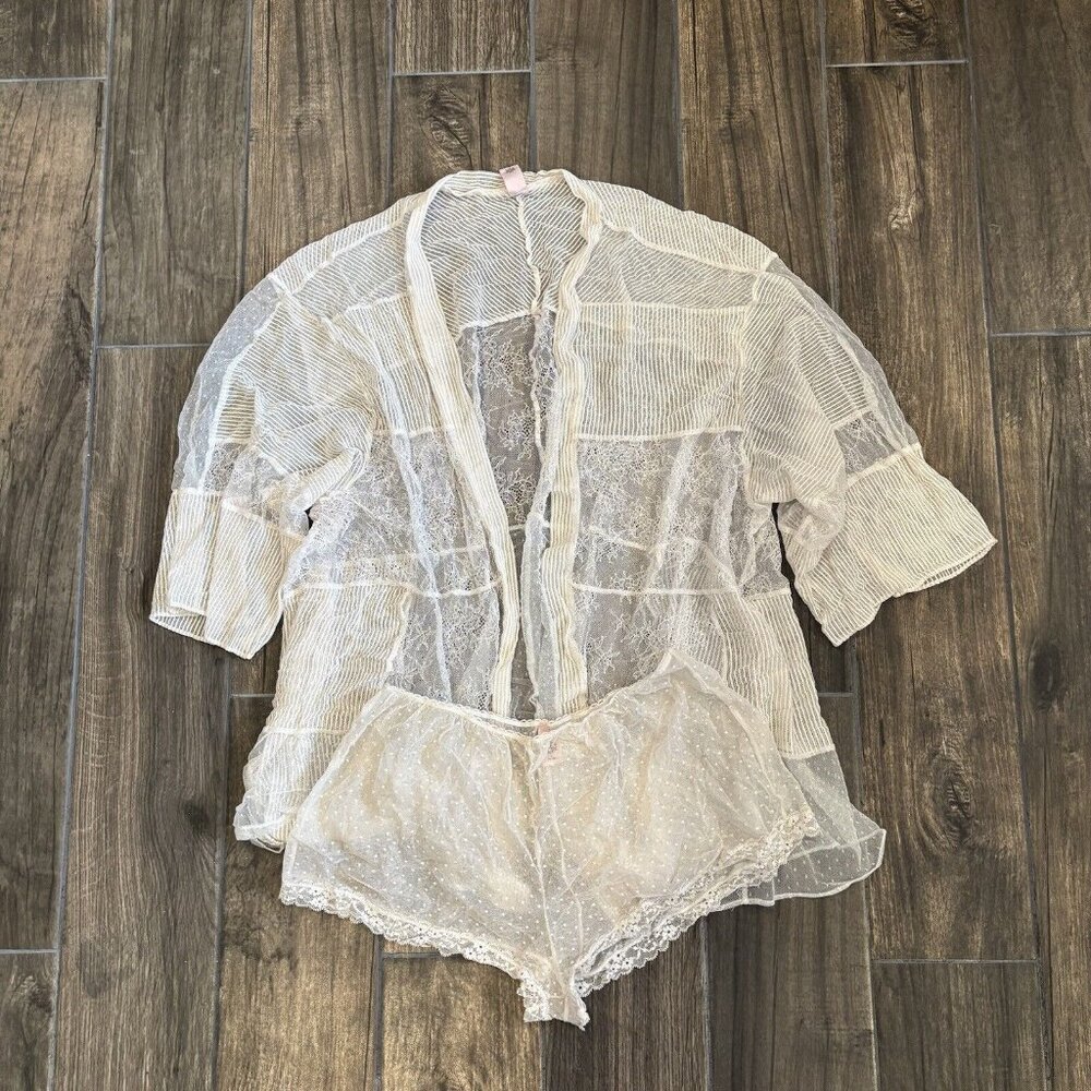victoria secret White Sheer Lace Kimono Shorts Medium /large (121)